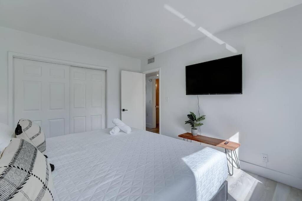 Chic Retreat: 2Br Apartment! Φορτ Λόντερντεϊλ Εξωτερικό φωτογραφία